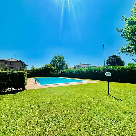 Giove - Piscina E Natura A * Sirmione